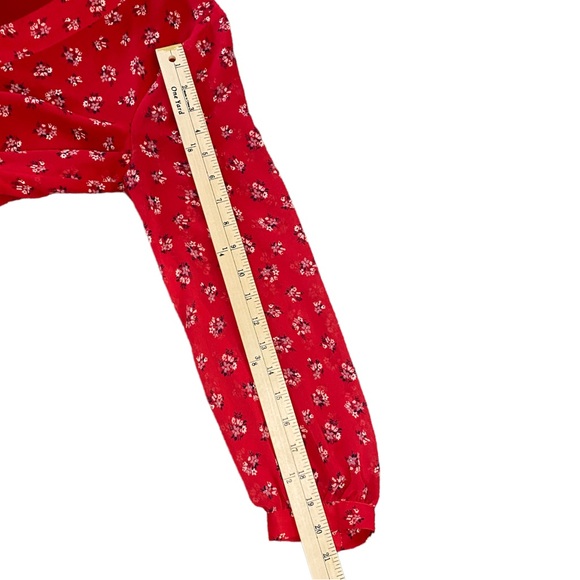 Madewell V-Neck Peplum Top in Little Lilies - Picture 6 of 10